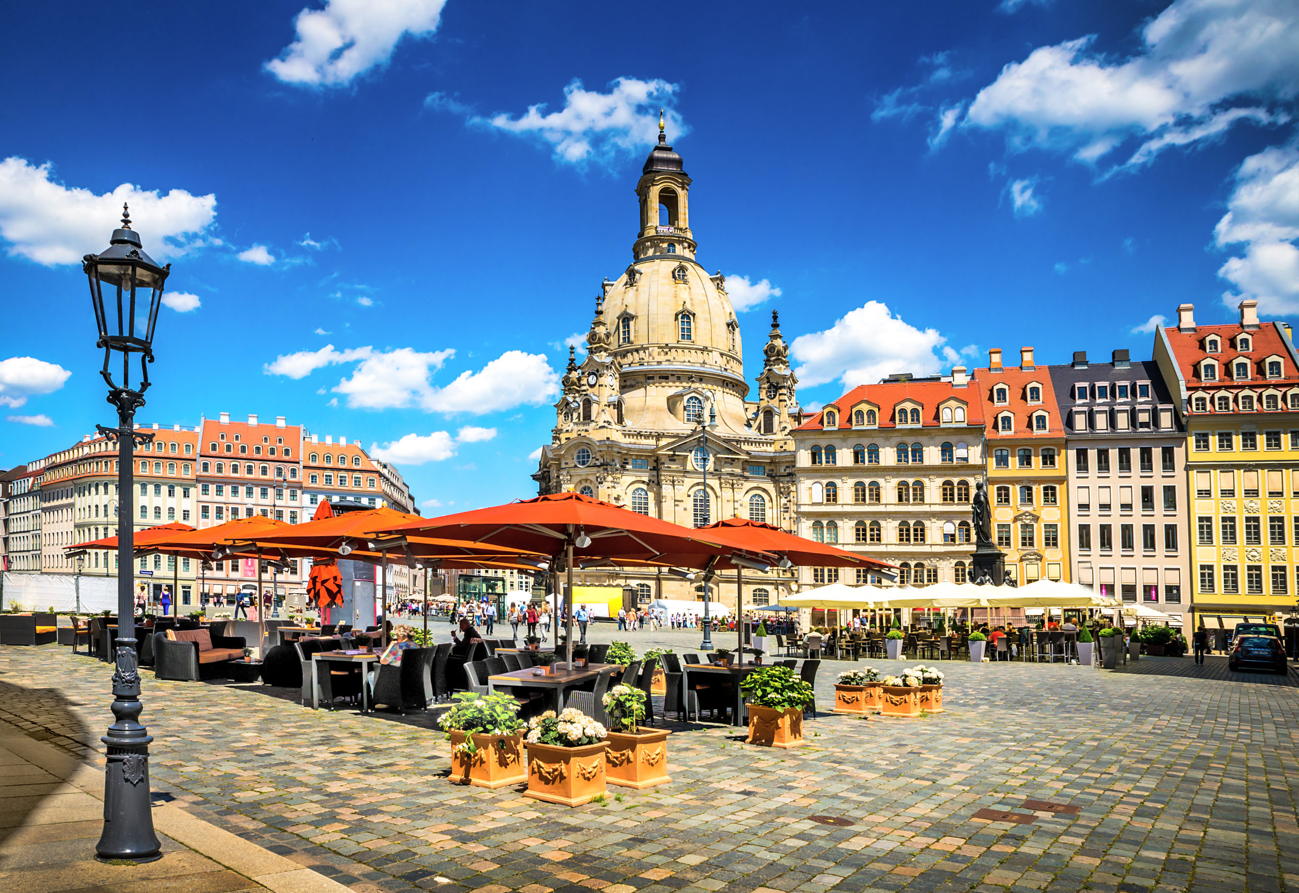 Die Altstadt in Dresden mit Bars und Cafés